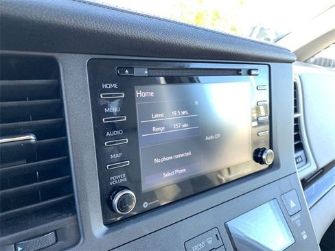 Used 2020 Toyota Sienna Limited image 21