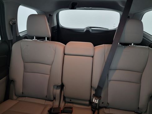 Used 2021 Honda Pilot Touring image 13