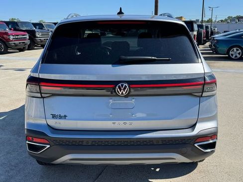 Used 2025 Volkswagen Taos SE FWD image 9