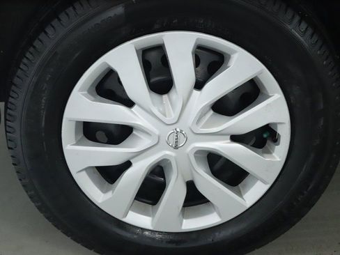 Used 2020 Nissan Rogue S image 12