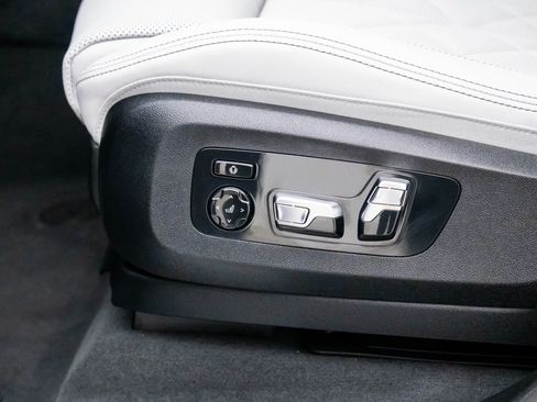 Certified 2025 BMW X7 xDrive40i w/ M Sport Package image 15