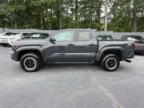 Used 2024 Toyota Tacoma TRD Off-Road AWD/4WD image 7