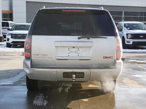 Used 2011 GMC Yukon XL Denali image 7