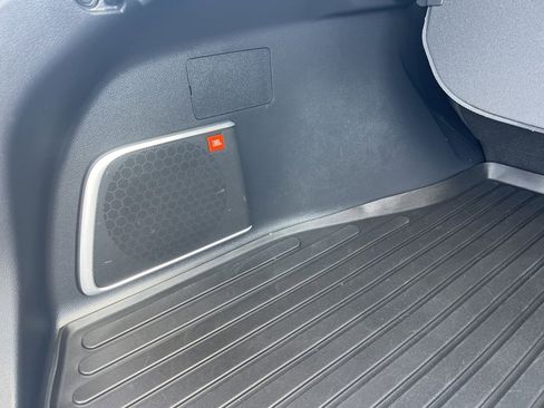 Used 2021 Toyota Venza Limited w/ Advanced Technology Package image 13