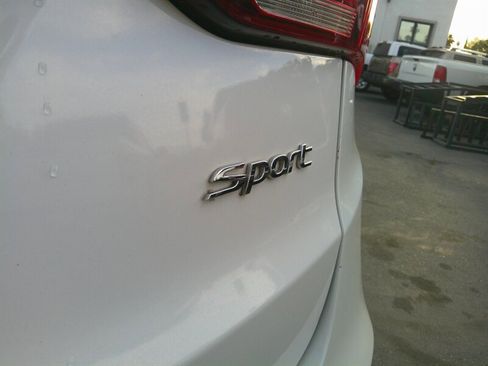 Used 2018 Hyundai Santa Fe Sport image 6