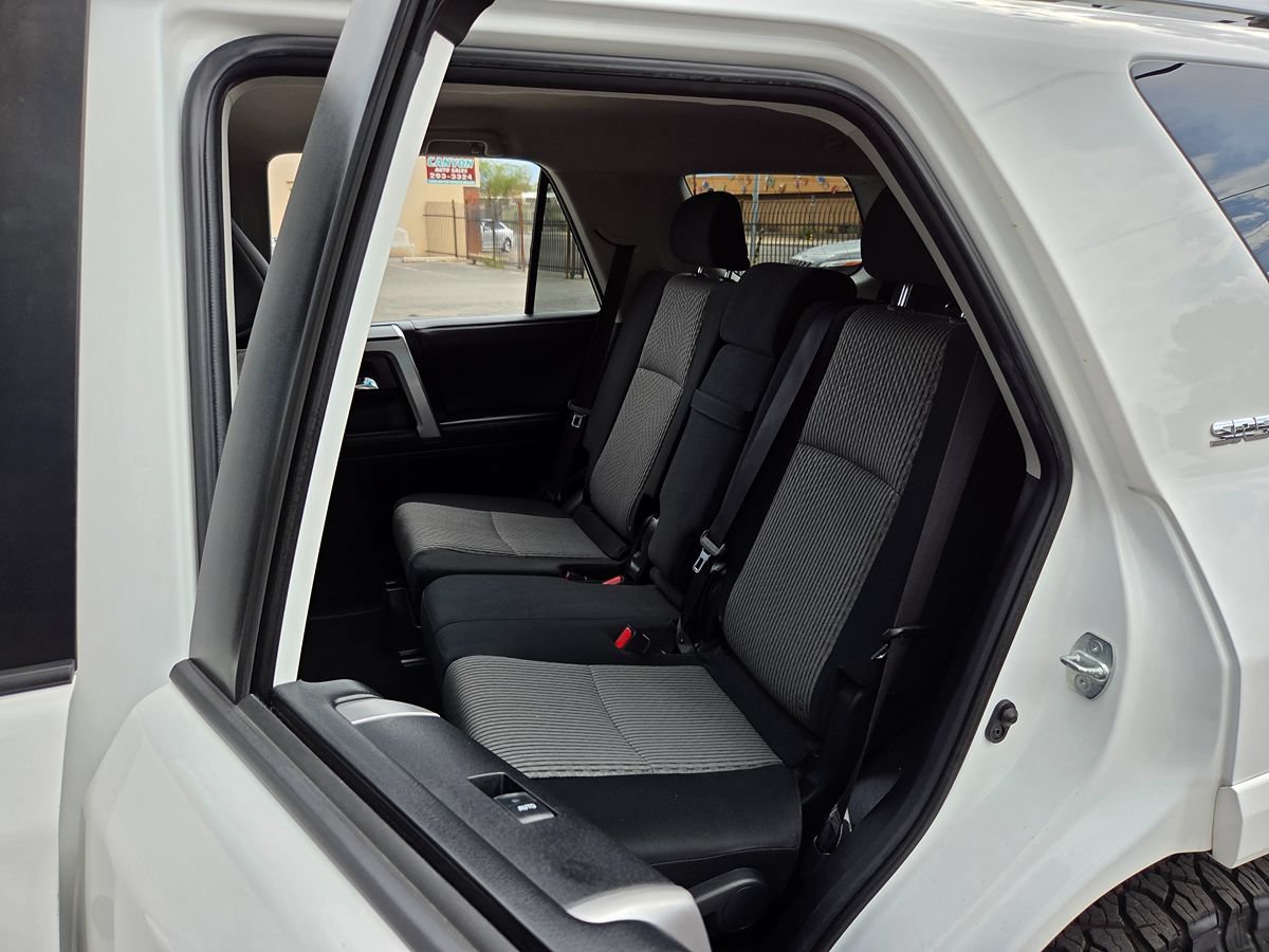 Used 2018 Toyota 4Runner SR5 AWD/4WD image 47