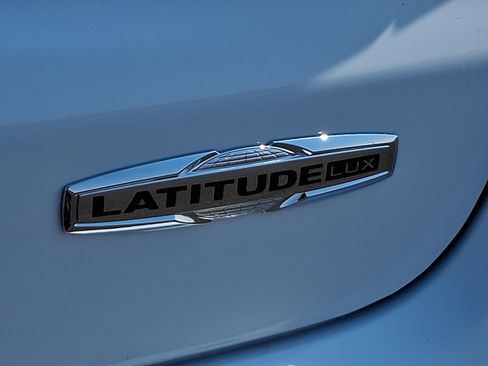 Certified 2023 Jeep Compass Latitude image 31