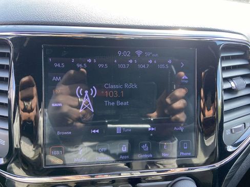 Used 2019 Jeep Grand Cherokee Altitude image 20