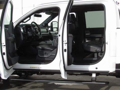 Used 2024 Ford F450 Platinum w/ FX4 Off-Road Package image 19