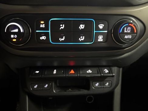 Used 2018 Chevrolet Colorado Z71 AWD/4WD image 12
