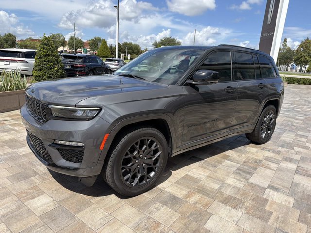 Used 2025 Jeep Grand Cherokee Summit w/ Obsidian Package AWD/4WD image 6