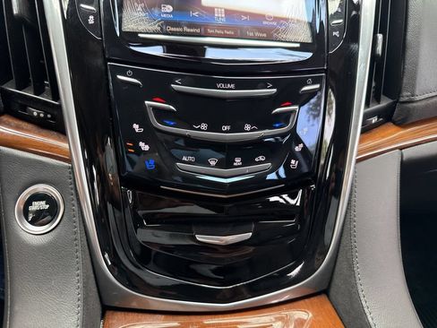 Used 2020 Cadillac Escalade 2WD image 42