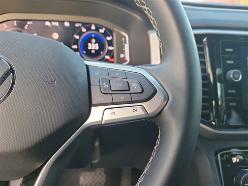 Certified 2022 Volkswagen Atlas Cross Sport SE image 20