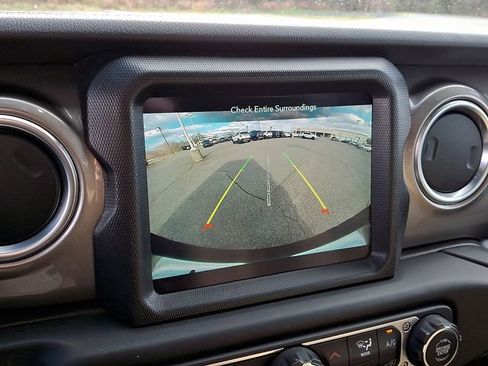Used 2021 Jeep Wrangler Unlimited Sahara w/ Uconnect 4C Nav & Sound Group image 18