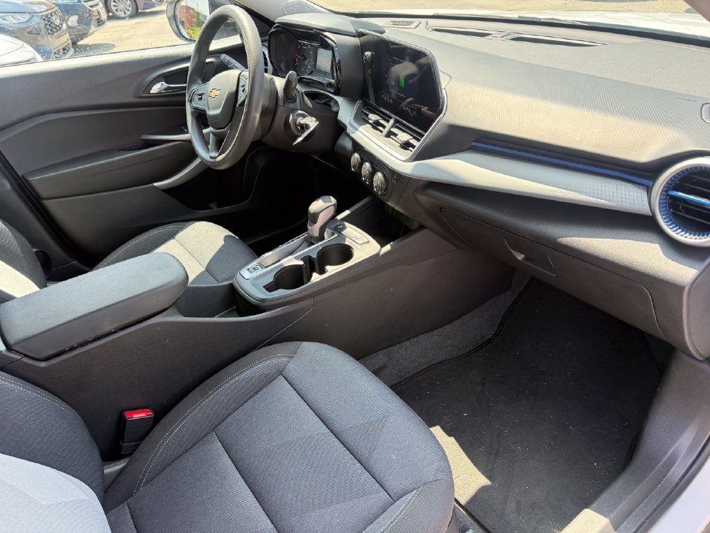 Used 2025 Chevrolet Trax LS FWD image 15