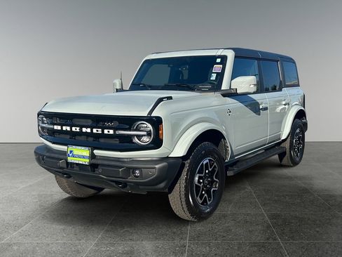 Used 2024 Ford Bronco Outer Banks image 3