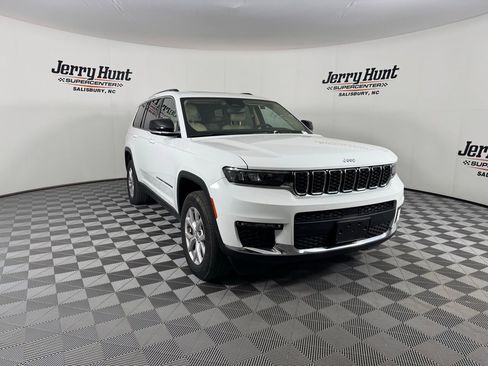Used 2022 Jeep Grand Cherokee L Limited AWD/4WD image 9