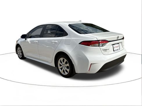Used 2025 Toyota Corolla LE FWD image 5