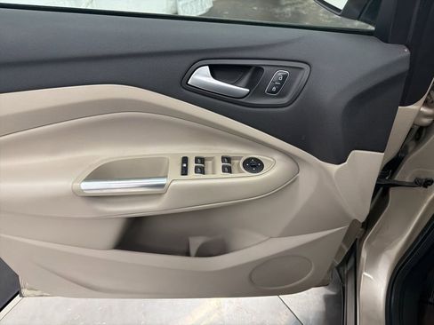 Used 2017 Ford Escape SE image 18