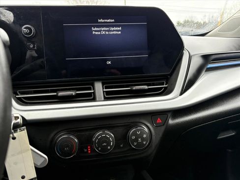 Used 2024 Chevrolet Trax LS w/ LS Convenience Package image 9