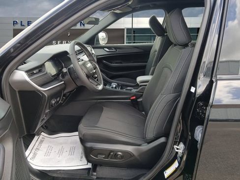 Used 2025 Jeep Grand Cherokee L Laredo w/ Luxury Tech Group I RWD image 9