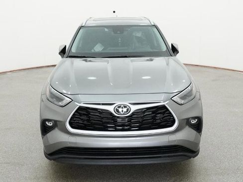 New 2026 Toyota Highlander XLE image 2