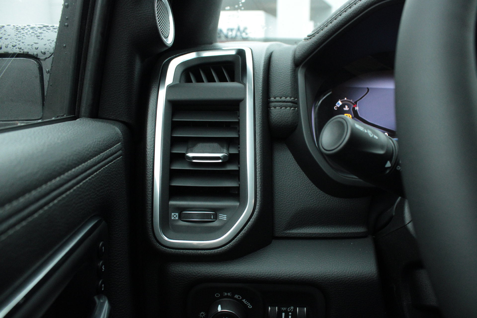 New 2027 RAM 3500 Laramie AWD/4WD image 28