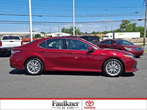 Certified 2019 Toyota Camry XLE FWD image 7
