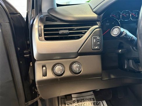 Used 2019 Chevrolet Suburban LT image 20