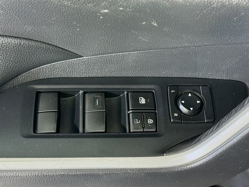 Used 2021 Toyota RAV4 XLE image 24