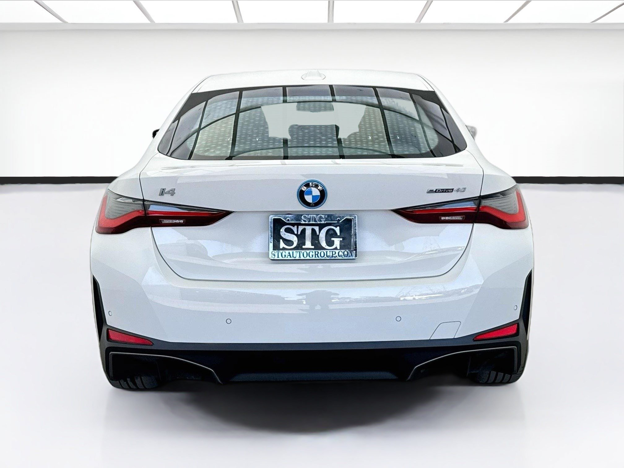 Used 2024 BMW i4 eDrive40 w/ Premium Package RWD image 5