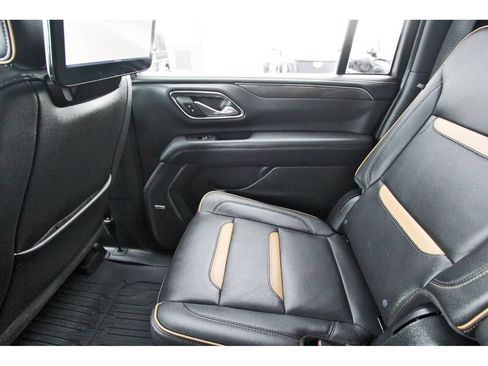 Used 2024 GMC Yukon XL AT4 w/ AT4 Premium Package AWD/4WD image 12