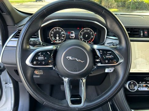 Used 2025 Jaguar F-PACE R-Dynamic S image 18