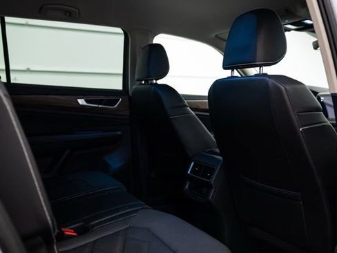 Used 2025 Volkswagen Atlas SE image 15