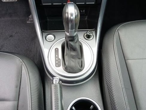 Used 2019 Volkswagen Beetle 2.0T SE FWD image 15
