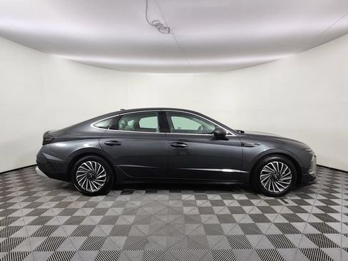 Certified 2025 Hyundai Sonata Limited FWD image 6