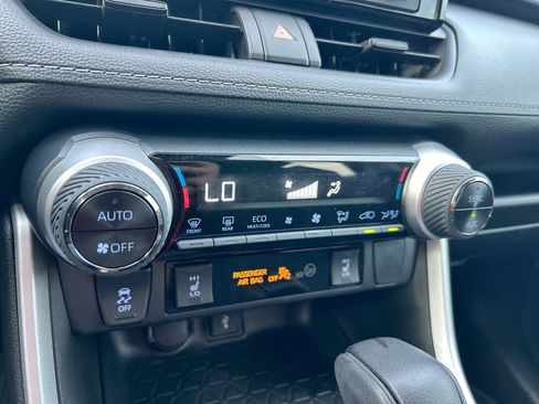 Used 2022 Toyota RAV4 XLE w/ Convenience Package AWD/4WD image 25