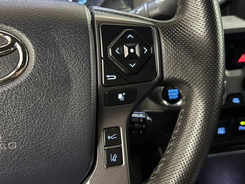 Used 2018 Toyota Tacoma TRD Off-Road w/ Technology Package AWD/4WD image 30