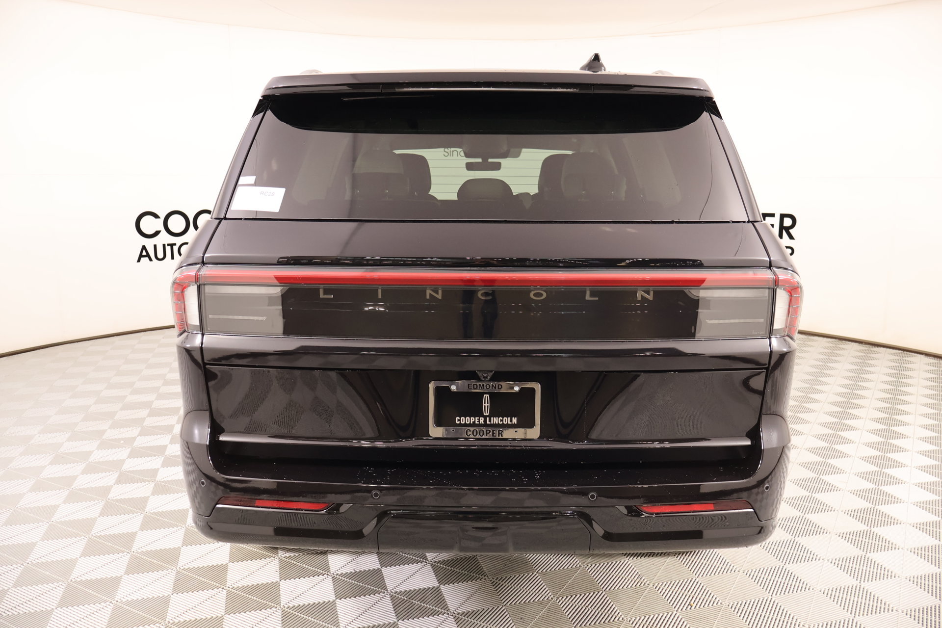 New 2026 Lincoln Navigator Premiere AWD/4WD image 22