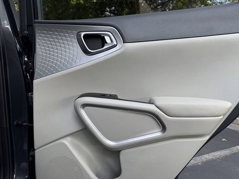 Certified 2023 Kia Soul LX w/ LX Technology Package FWD image 24