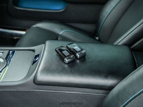 Used 2019 Rolls-Royce Wraith RWD image 40