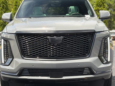Used 2026 Cadillac Escalade Platinum Sport w/ LPO, Floor Liner Package AWD/4WD image 20