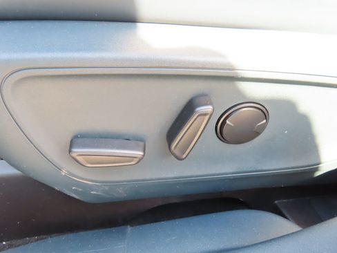 Used 2025 Ford Maverick Lariat w/ 4K Tow Package image 27