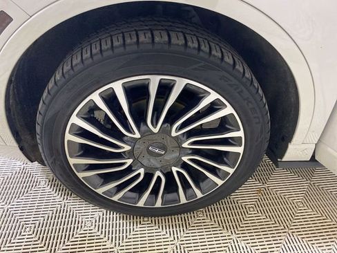 Used 2020 Lincoln Corsair Reserve w/ Equipment Group 201A image 16