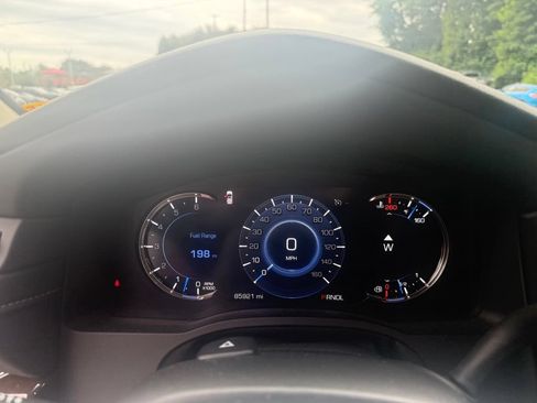 Used 2018 Cadillac Escalade Luxury AWD/4WD image 10