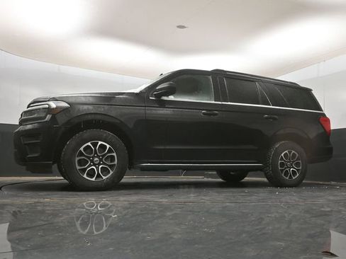 Used 2024 Ford Expedition XLT image 18