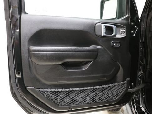 Used 2023 Jeep Wrangler Unlimited w/ Cold Weather Group AWD/4WD image 18