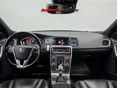 Used 2015 Volvo S60 T5 Premier w/ Convenience Package image 18