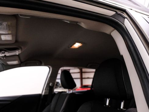 Used 2020 Subaru Outback Premium image 28
