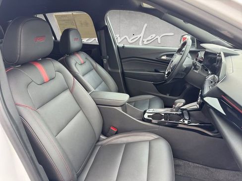 Certified 2025 Chevrolet Trax RS image 24